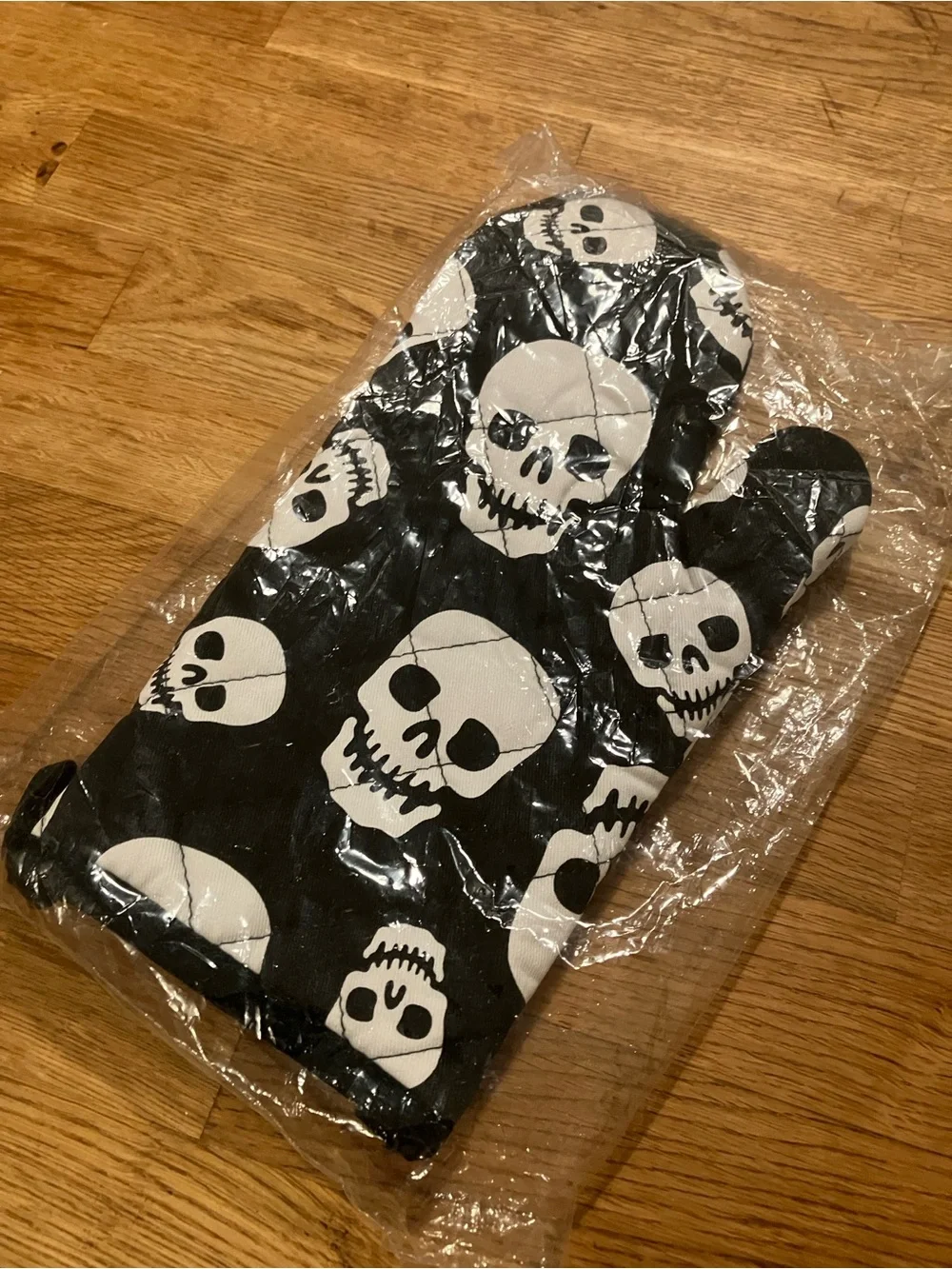 Sourpuss bat oven mitt & pot holder set